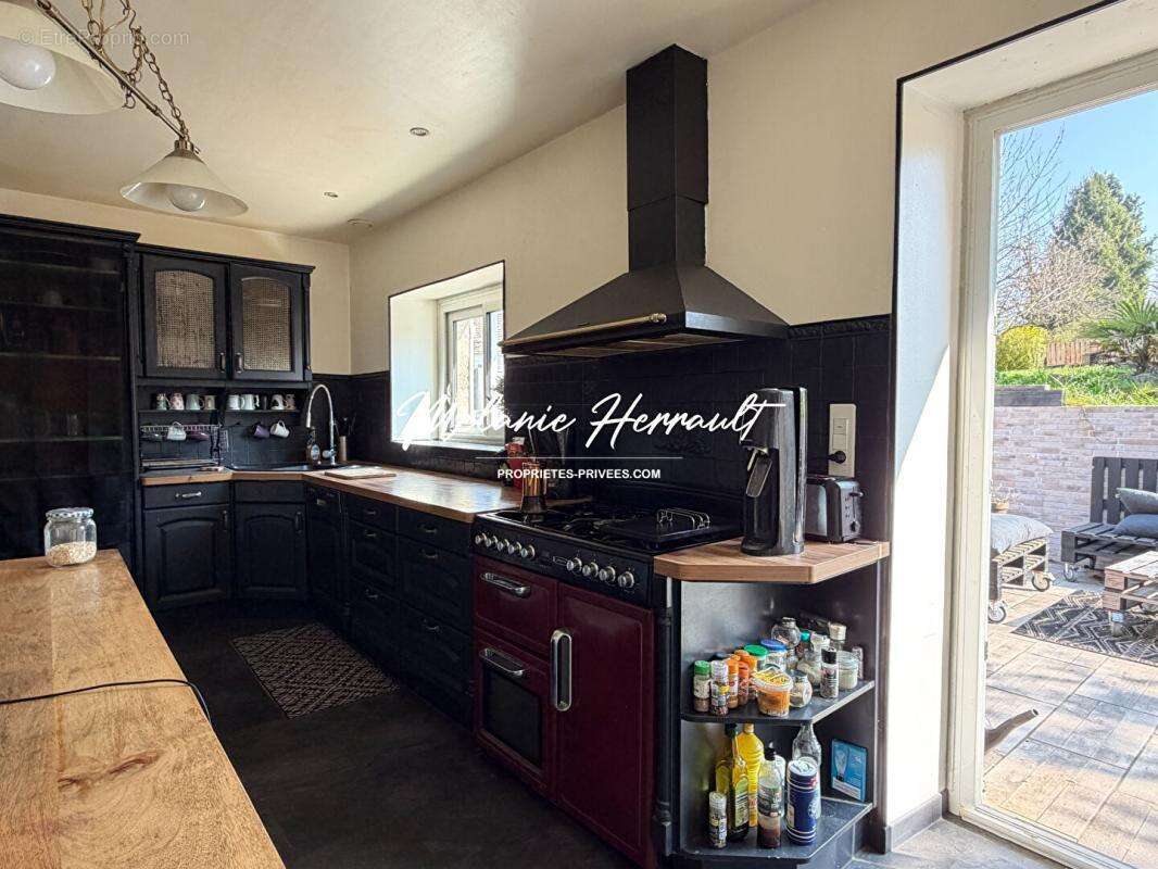 Maison à NEUVILLE-SUR-SARTHE