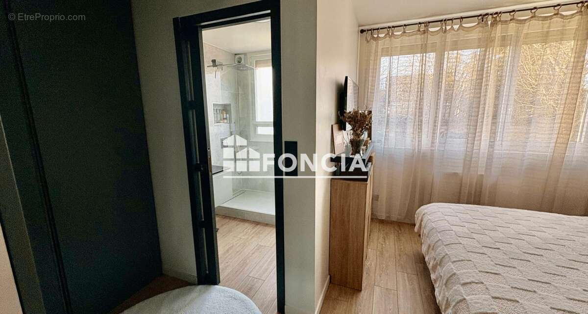 Appartement à FRESNES