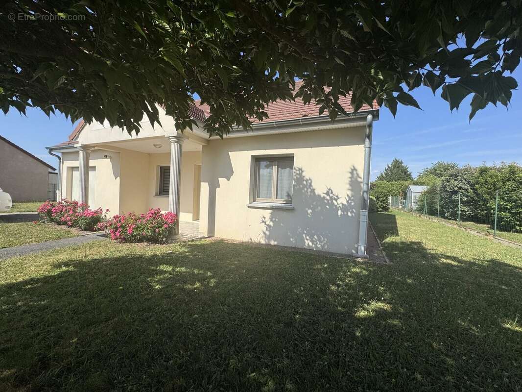 Maison 100 m² à Estivareilles  - photo 9