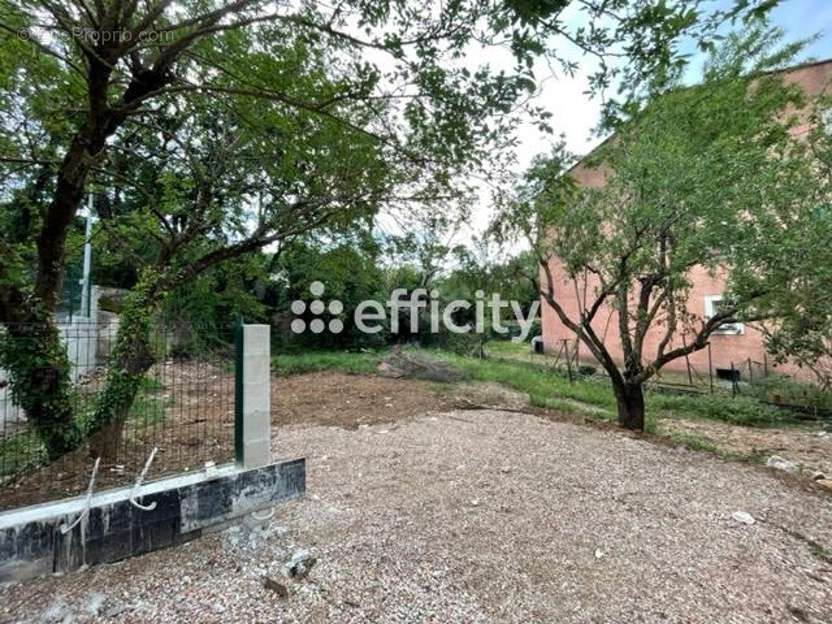 Terrain à BRIGNOLES