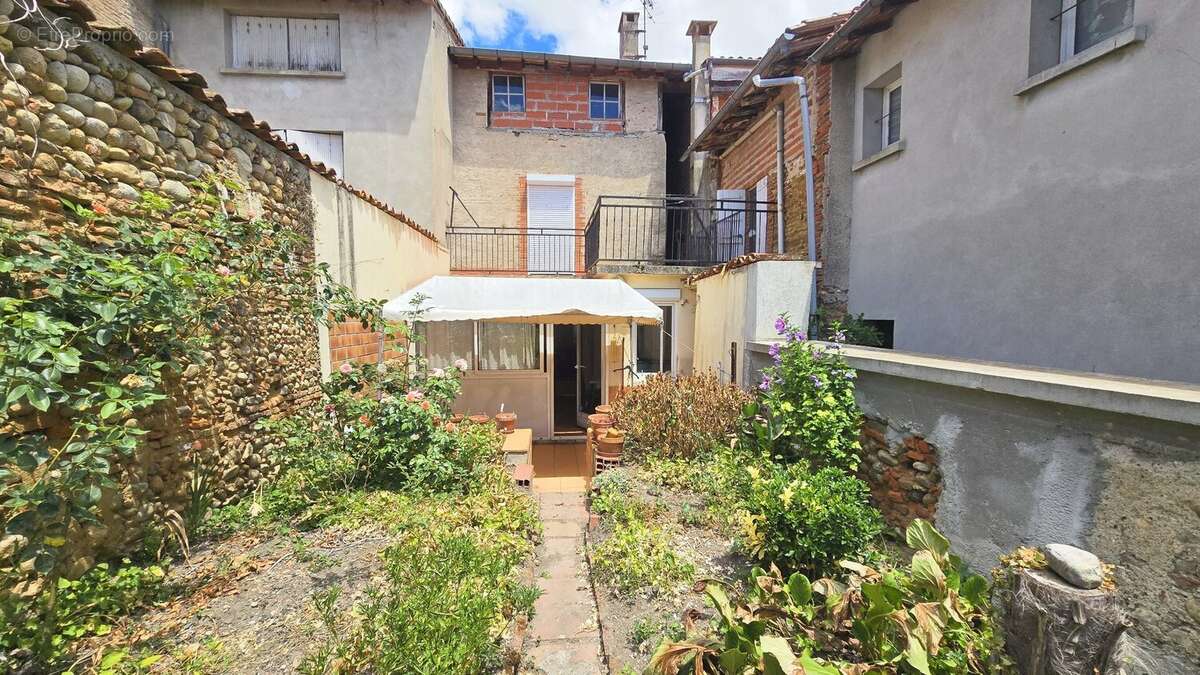 Maison de caractère avec jardin et grand garage - photo 11
