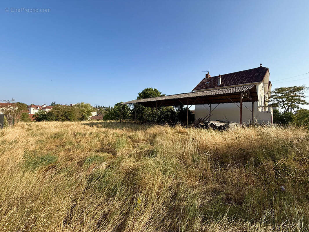 Terrain constructible Montluçon 1732 m2 proche école gendarmerie - photo 3