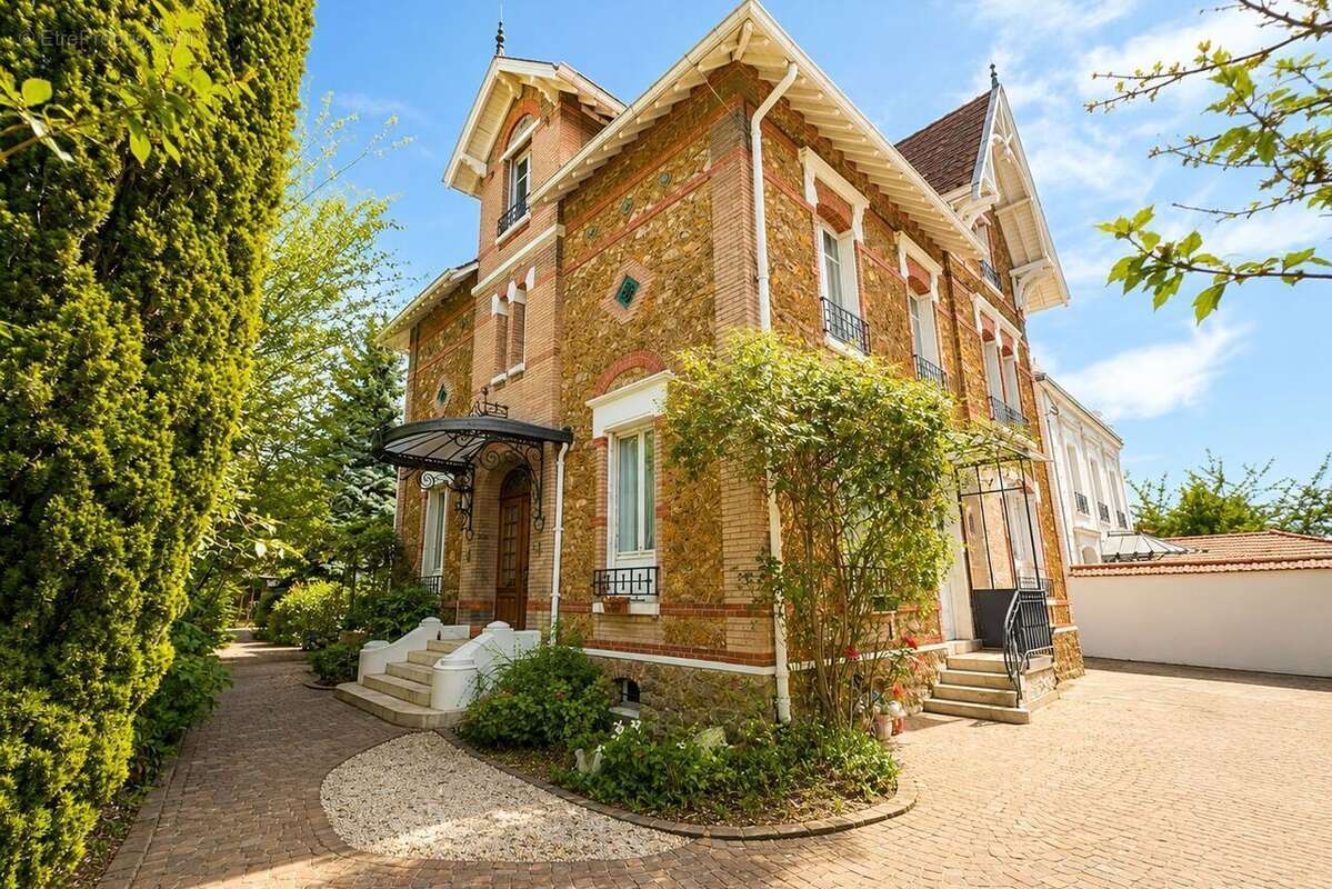 Maison à SAINT-MAUR-DES-FOSSES
