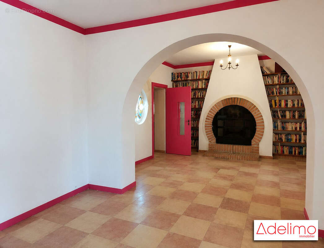 Coin cheminée. - Maison à NIMES