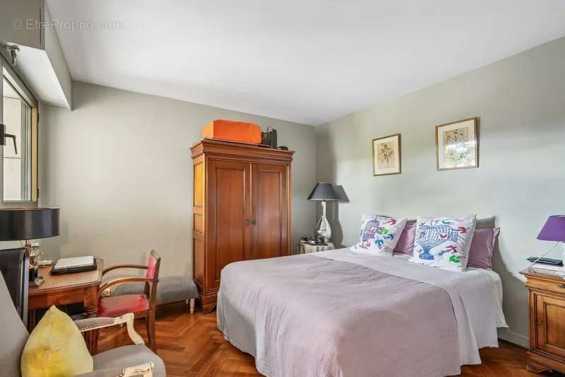 Appartement à NEUILLY-SUR-SEINE