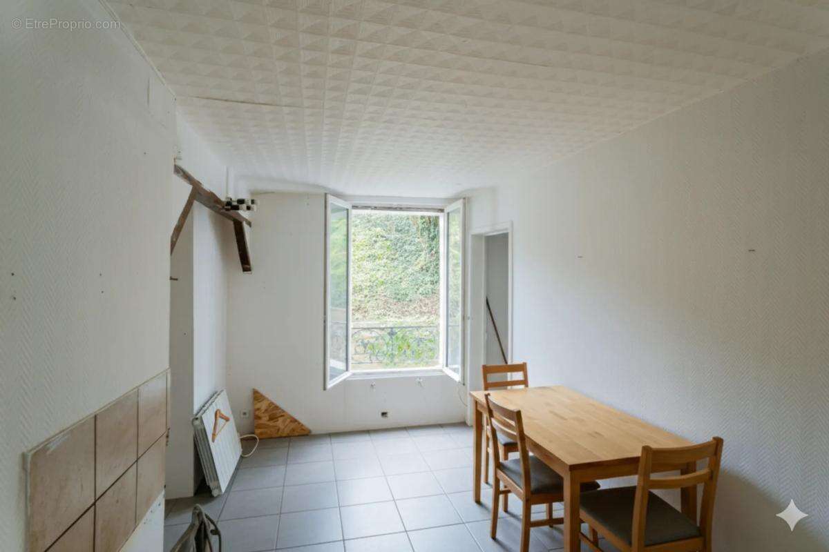 Appartement à COURBEVOIE