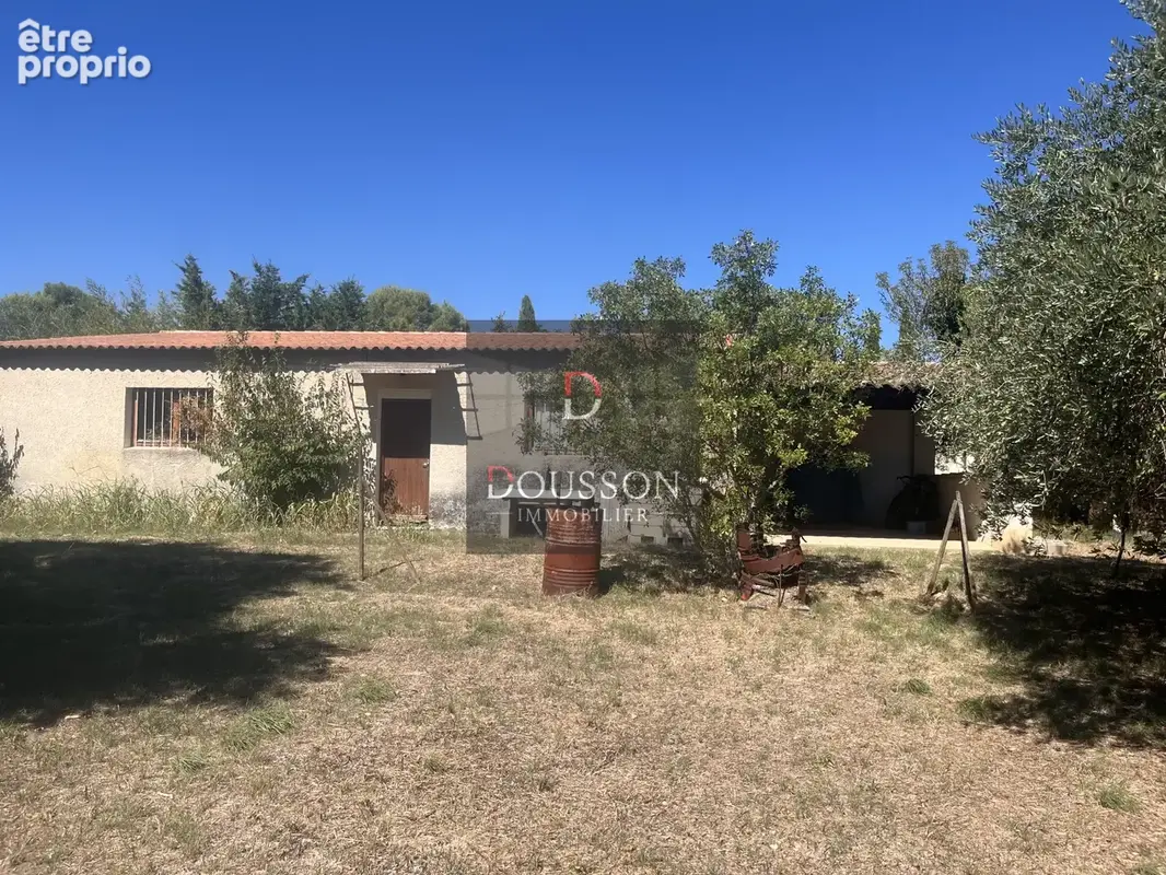 Argilliers   terrain constructible 1 390 m2 - photo 3