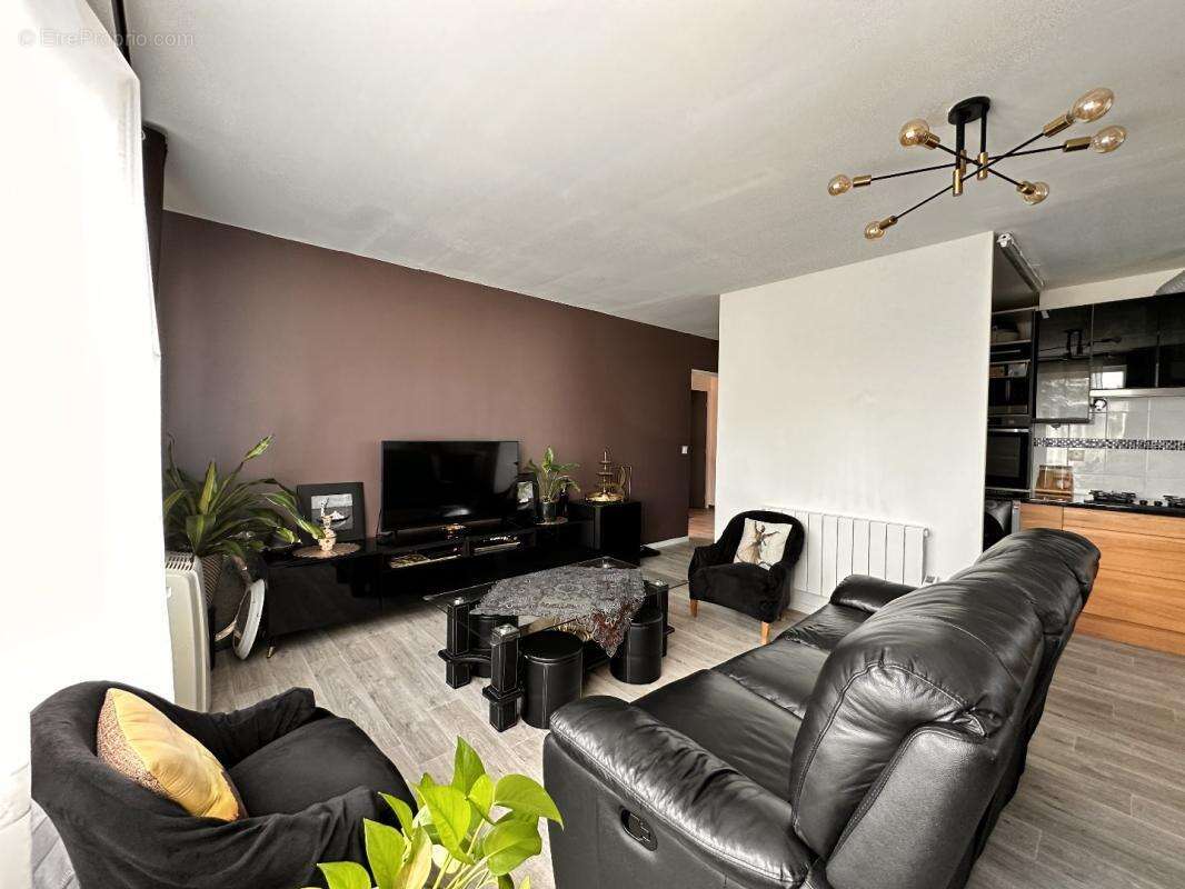 Appartement à VILLETANEUSE