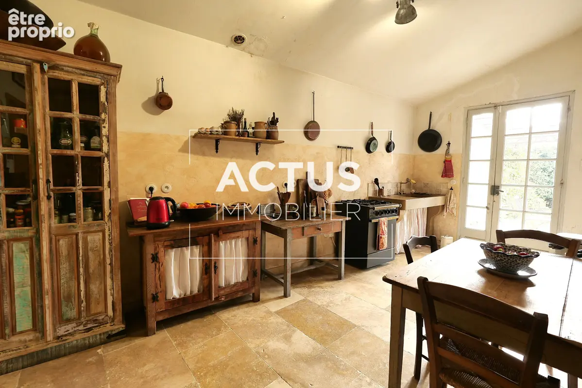 Maison 8 pièces 232 m² à vendre à Cornillon-Confoux (13250) - photo 8