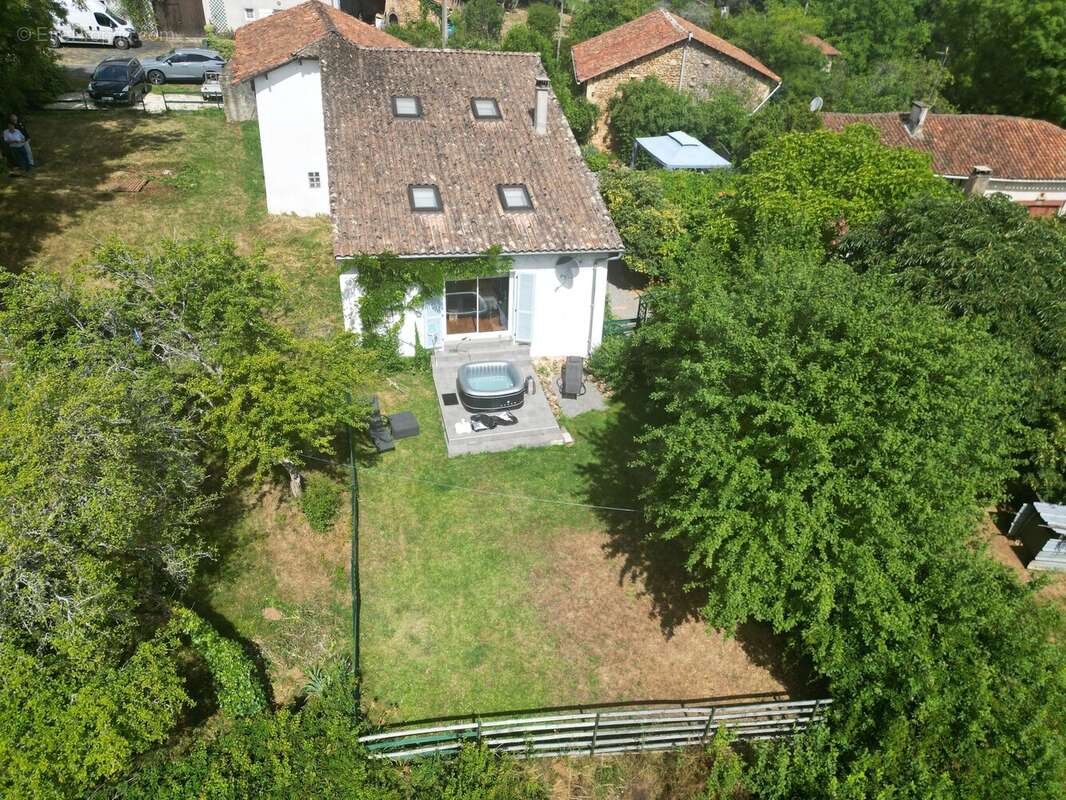 Une charmante maison individuelle offrant une vue magnifique - photo 20