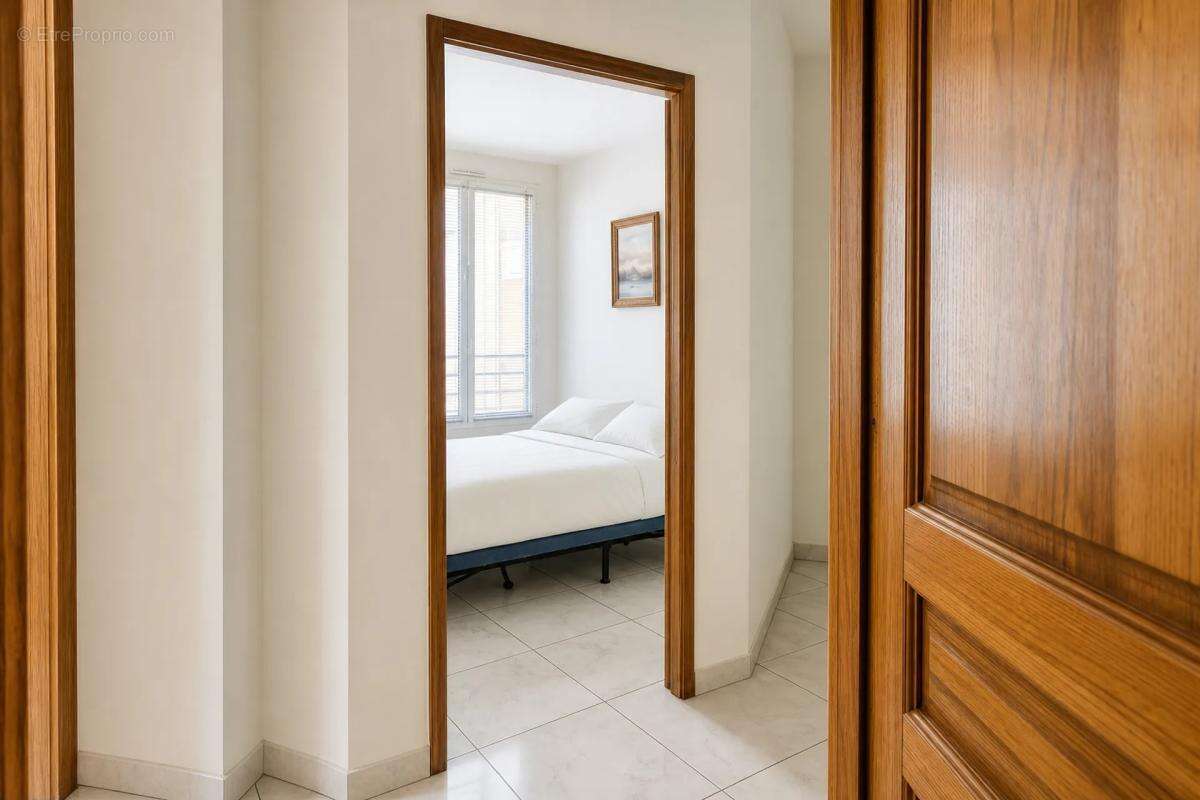 LYON 7 - Place JEAN MACE -Appartement T4 de 89 M2 - - photo 6