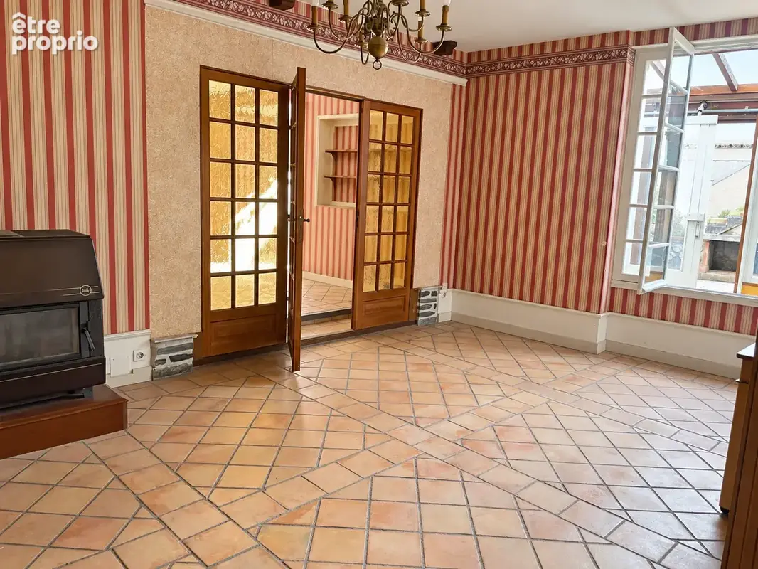 MAISON DE BOURG DE 160 M2 avec Cour et Garage. - photo 4