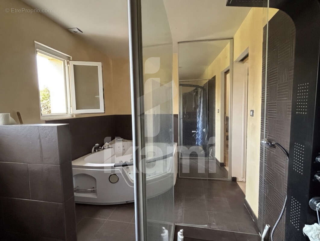 Maison à SAINT-BARTHELEMY-DE-VALS