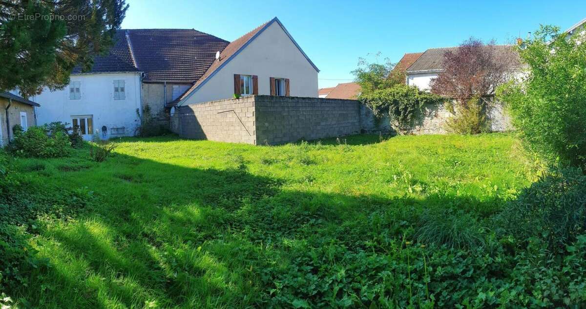 Maison à CONFLANS-SUR-LANTERNE