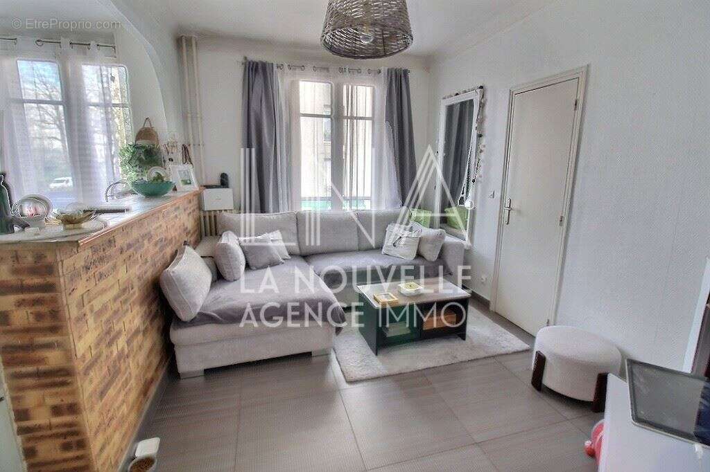 Appartement à LES LILAS