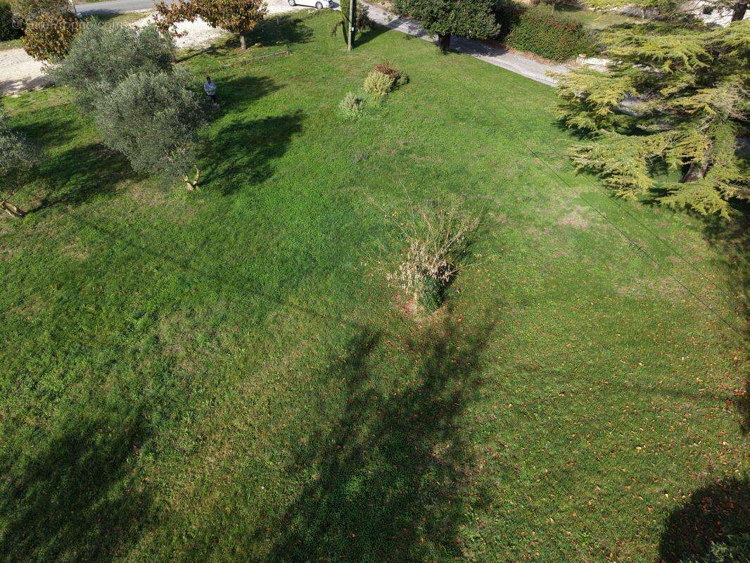 Terrain à VILLENEUVE-DE-BERG