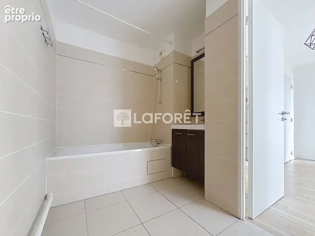 Proche métro avec balcon Appartement 3 pièces dernier étage de 56.25 m2 - photo 9