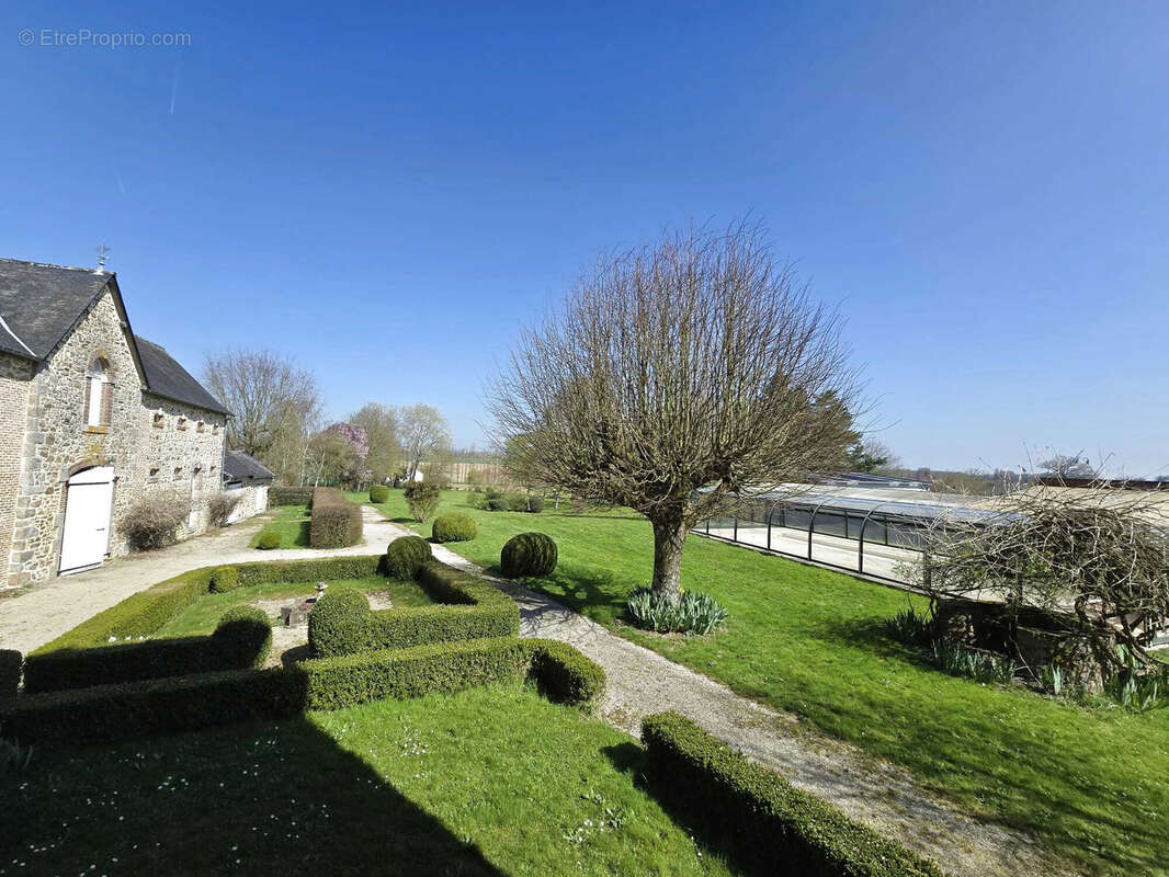 Maison à ARGENTRE-DU-PLESSIS