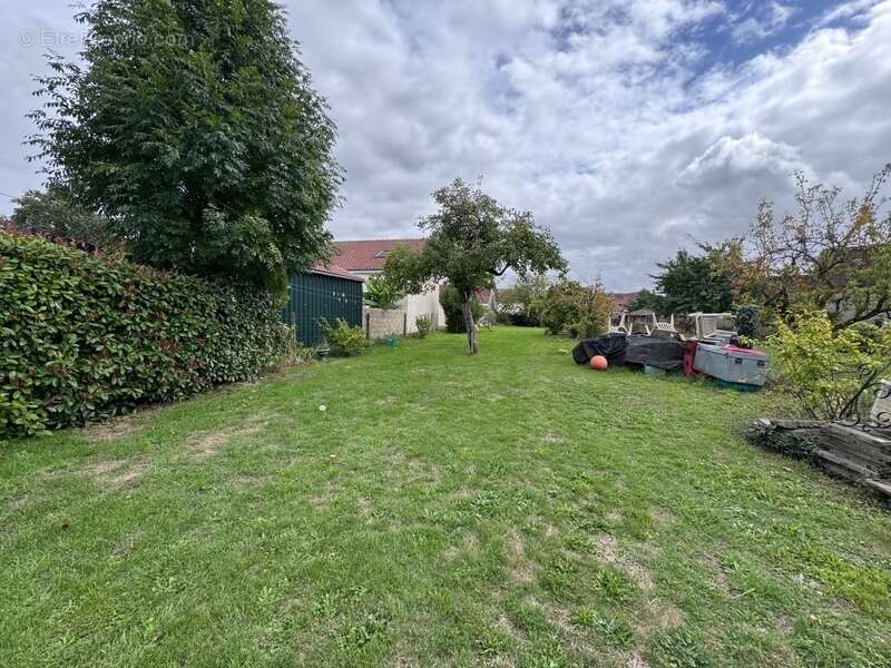 Maison à LES CORVEES-LES-YYS