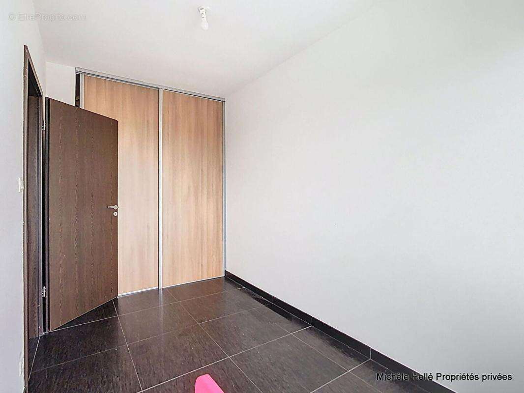 Appartement 138m2, grande pièce à vivre, 3 chambres, 1 bureau,1 place  voiture à l'extérieur, 1 garage fermé - photo 11