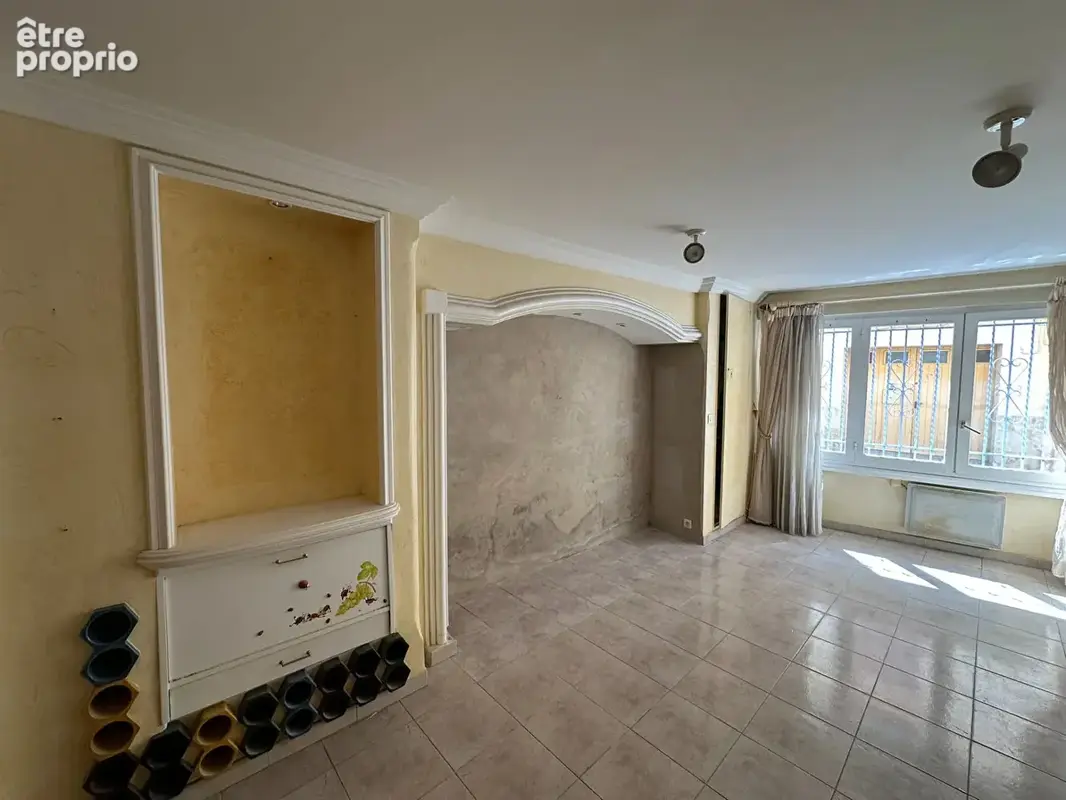 Maison de ville à Argelès Village  139 m² habitables avec extérieurs, stationnement et  fort potentiel - photo 2