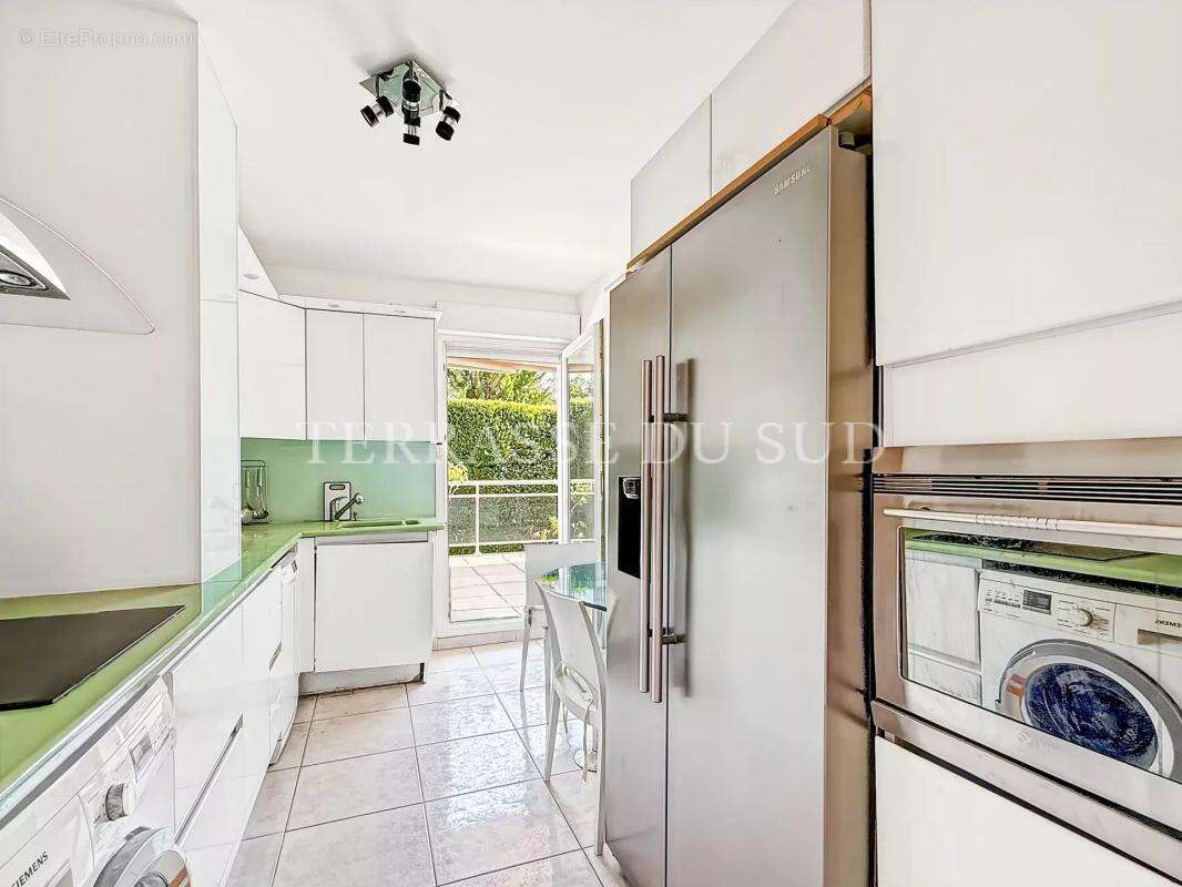 Vente Appartement 4 Pièces, 95 m2 avec 390 m2 de Terrasse et Jardin, Garage - Quartier La Plage - Marseille 8 - photo 8