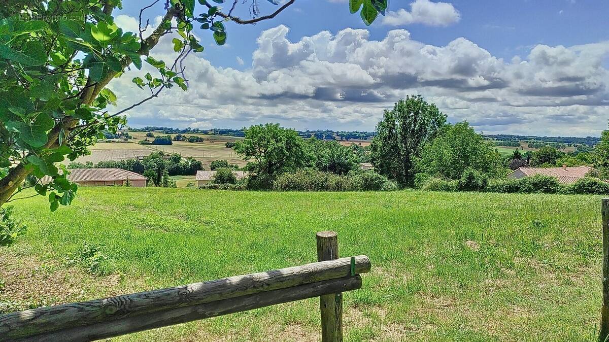 Terrain à L&#039;ISLE-JOURDAIN