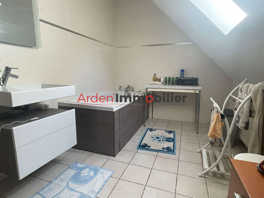 Maison à CHATEAU-PORCIEN