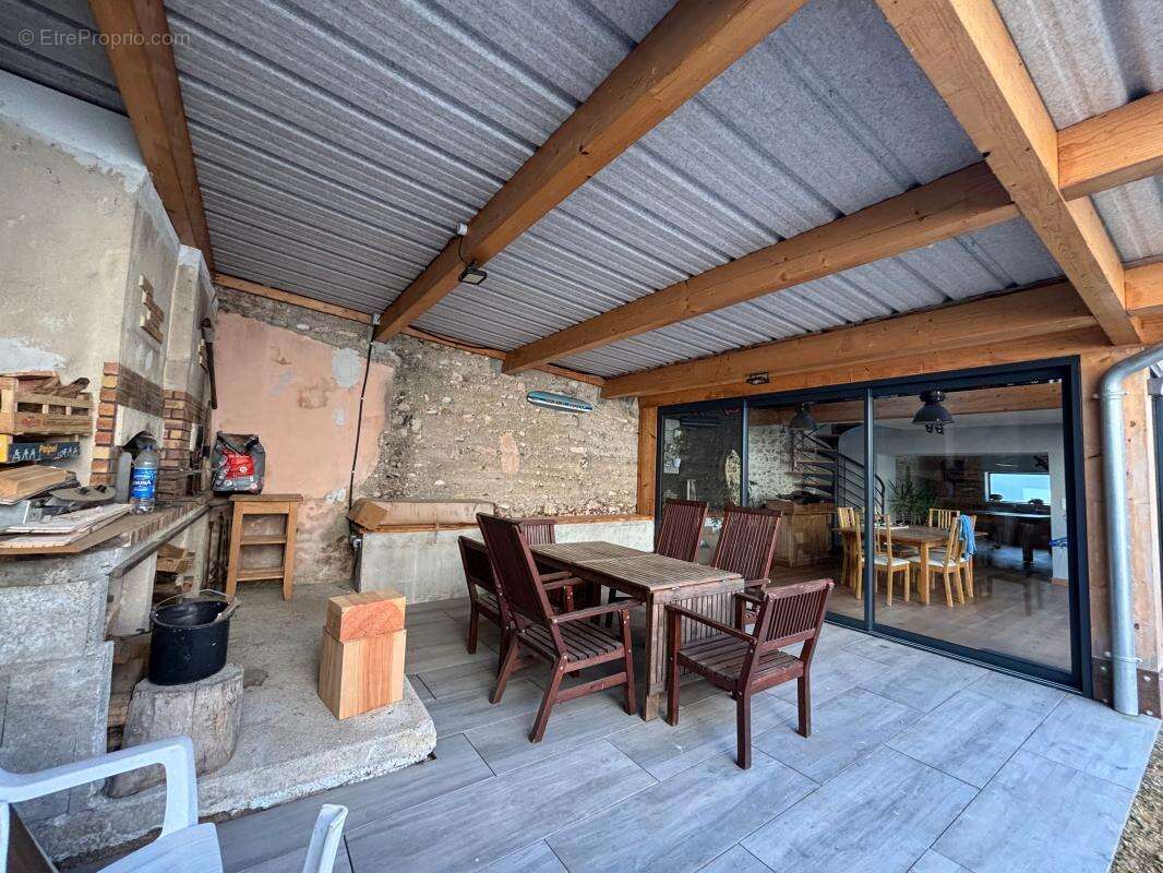 Belle maison en pierres - 200m² + dépendance - photo 18