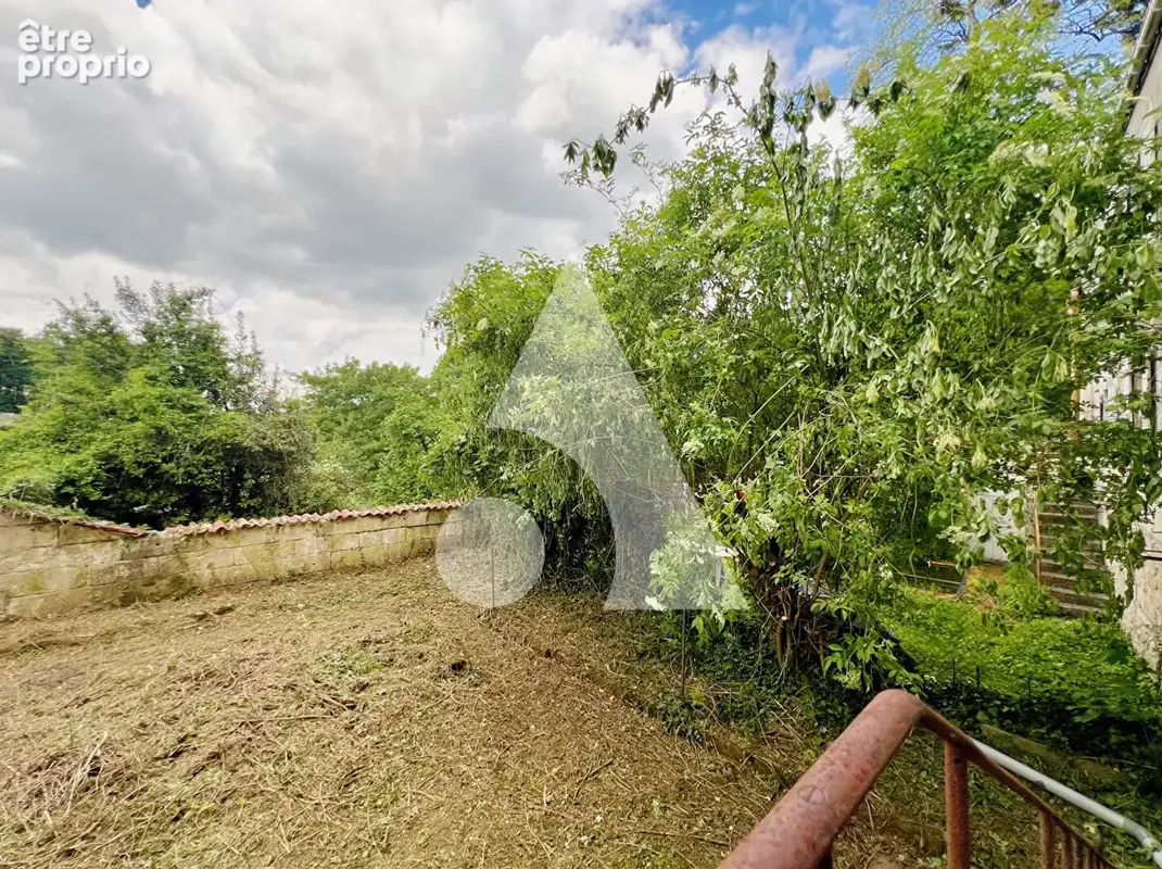 SAINTES rive gauche- Duplex avec jardin à aménager - Saint Eutrope - photo 17