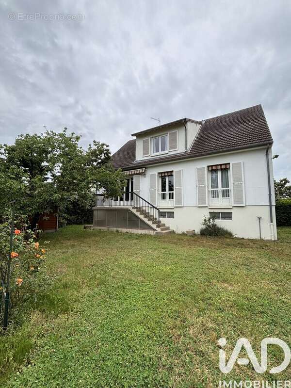 Photo 3 - Maison à YZEURE