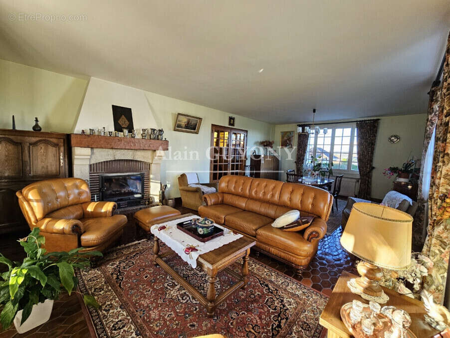 Maison à PONT-L'EVEQUE