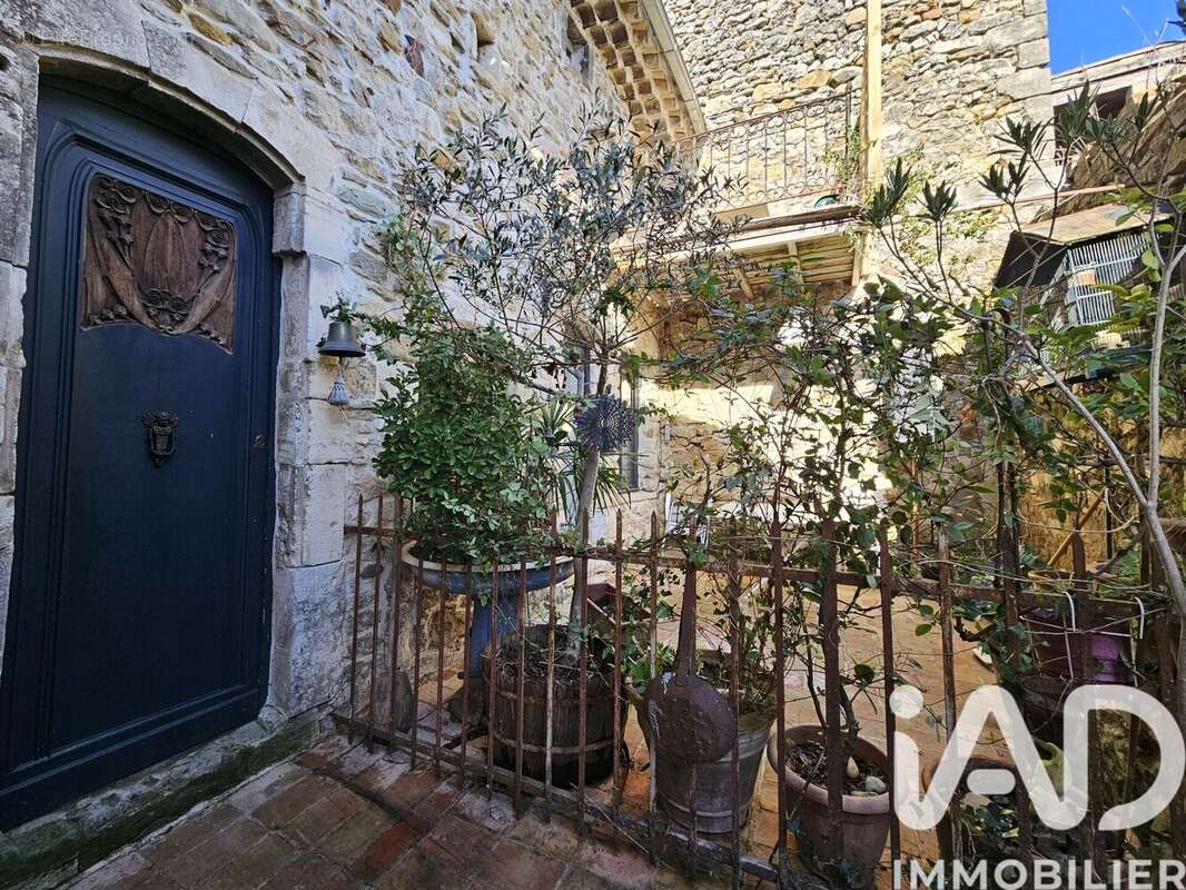 Maison 111 m² à Aigueze  - photo 3