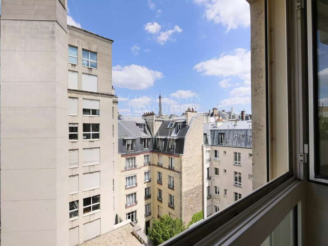 Appartement à PARIS-16E