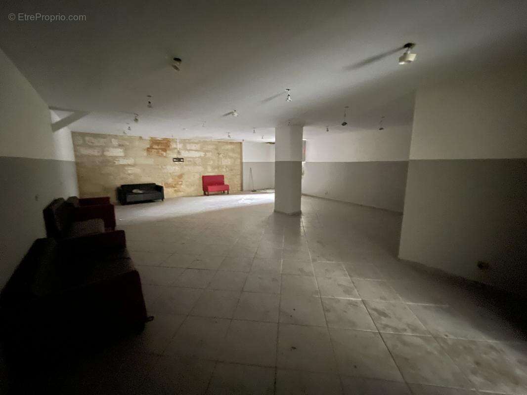 Local commercial - 121 m2 - photo 3