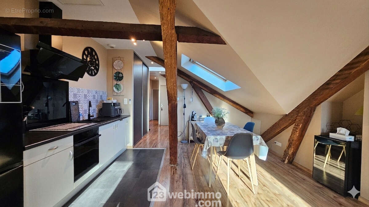 Appartement à NAY
