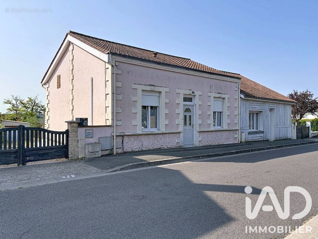 Photo 1 - Maison à MONTENDRE