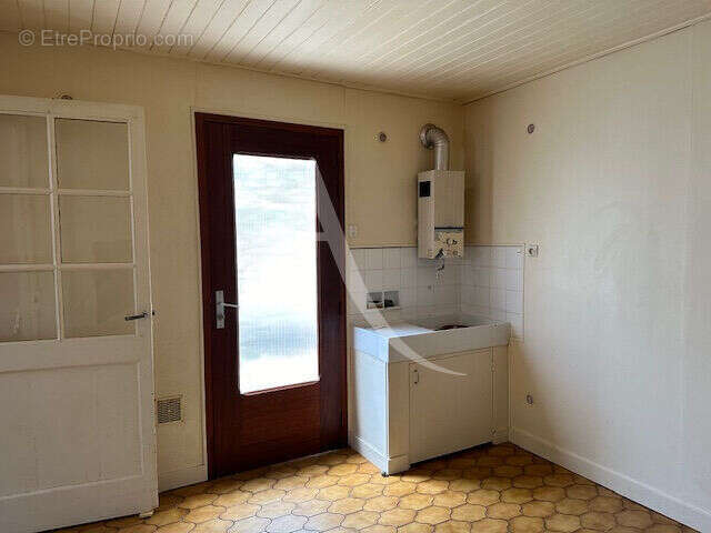 Rochefort, maison de faubourg  avec cour  sans vis a vis ? exclusivité ! - photo 10