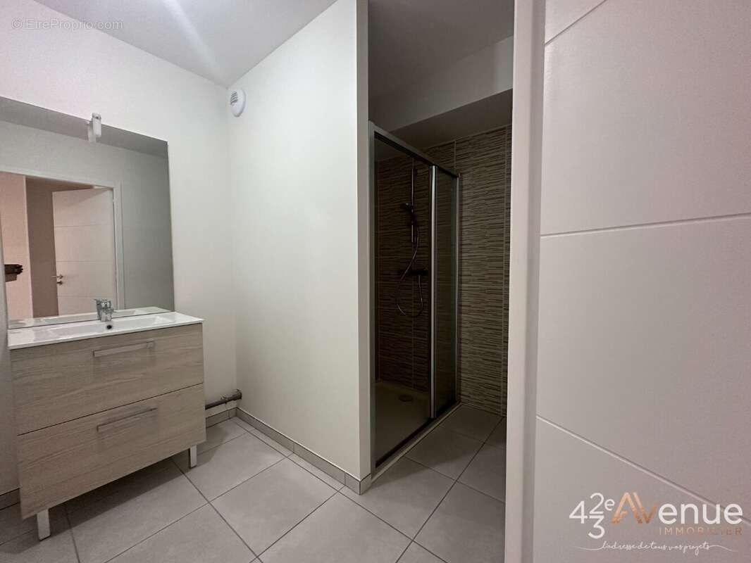 Appartement à MONTROND-LES-BAINS