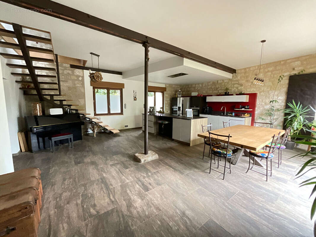 Maison à MAURECOURT