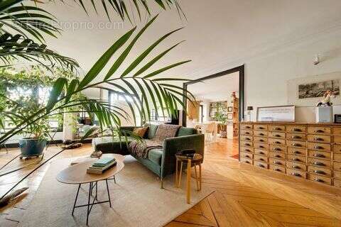 Appartement à PARIS-1E