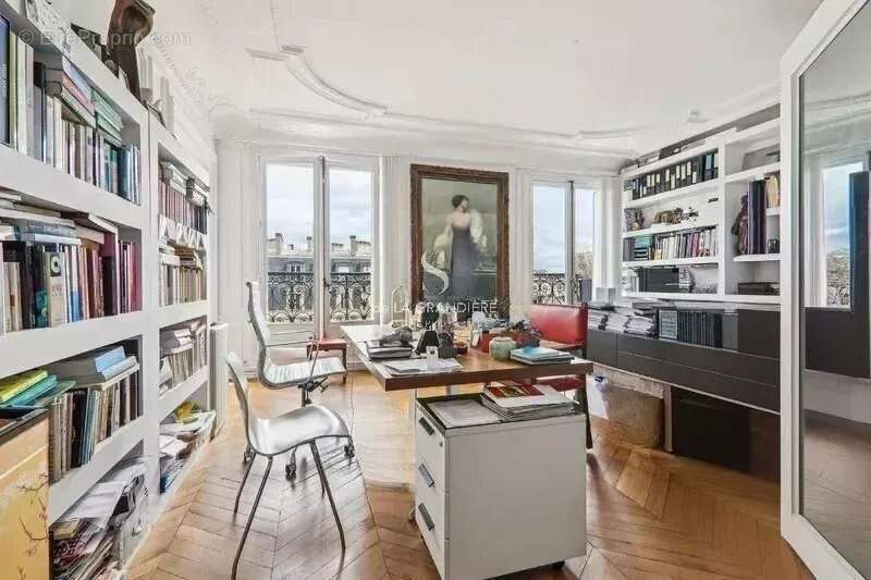 Appartement à PARIS-8E