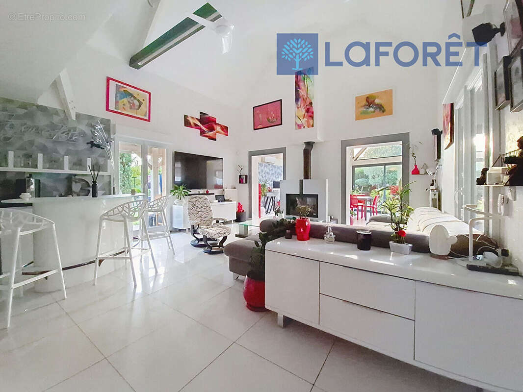 Maison à MAGNY-LE-HONGRE