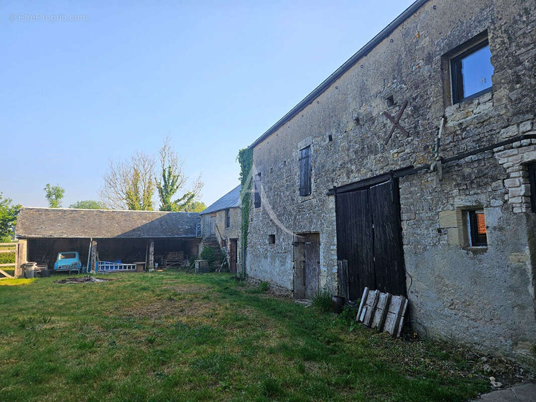 Maison à VAUX-SUR-AURE