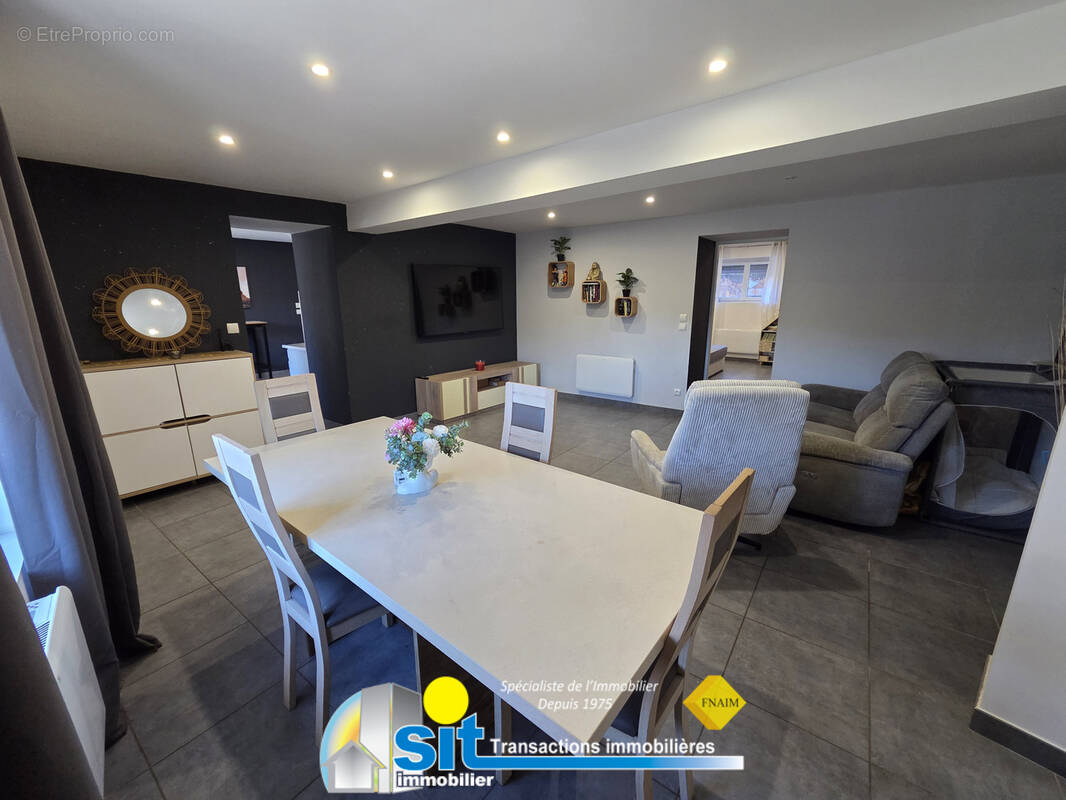 Appartement à REVENTIN-VAUGRIS