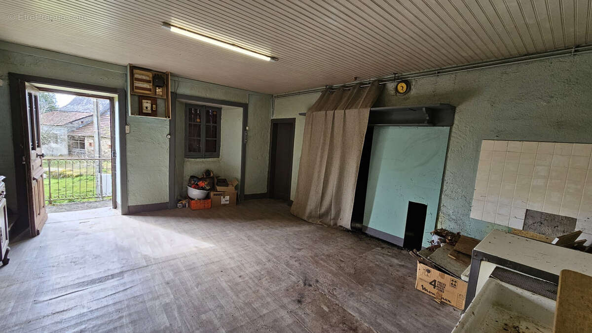 Maison à SAINT-MAMET-LA-SALVETAT