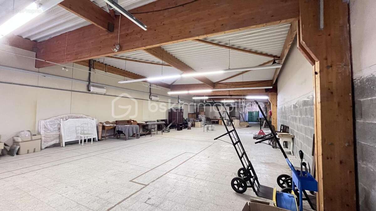 Commerce à LE LARDIN-SAINT-LAZARE