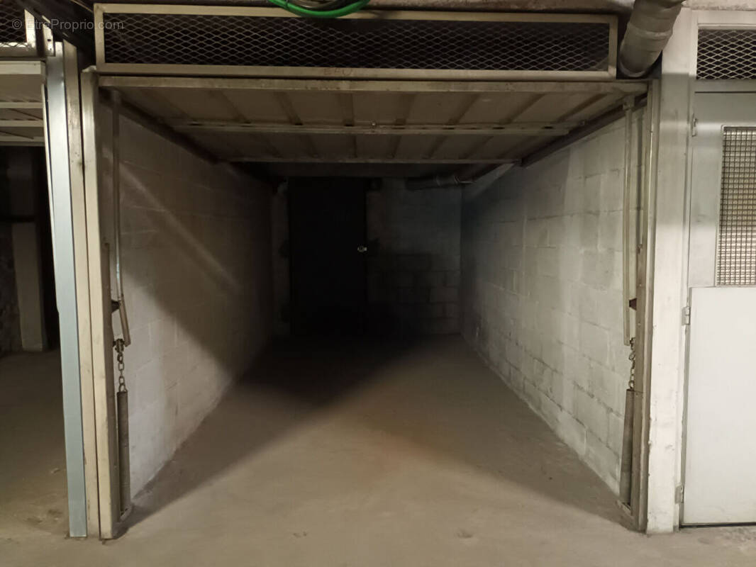 Parking à PARIS-15E