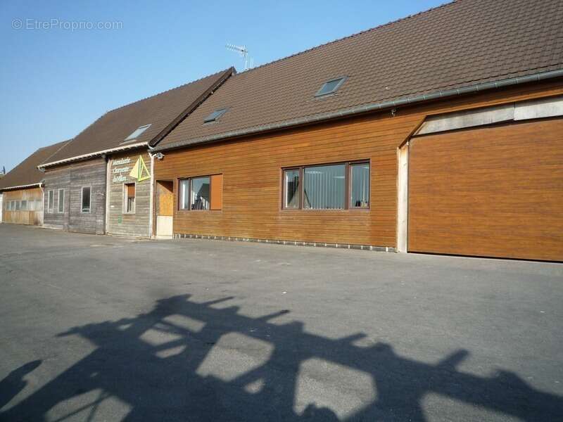 Dpt Aisne (02), LA CROIX SUR OURCQ  à vendre ensemble immobilier professionnel  1170 m2 ateliers et bureaux sur 3000 m2 de terra - photo 2