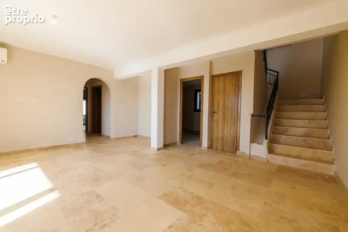 Maison entièrement rénovée avec piscine, à 200 m du village - photo 19